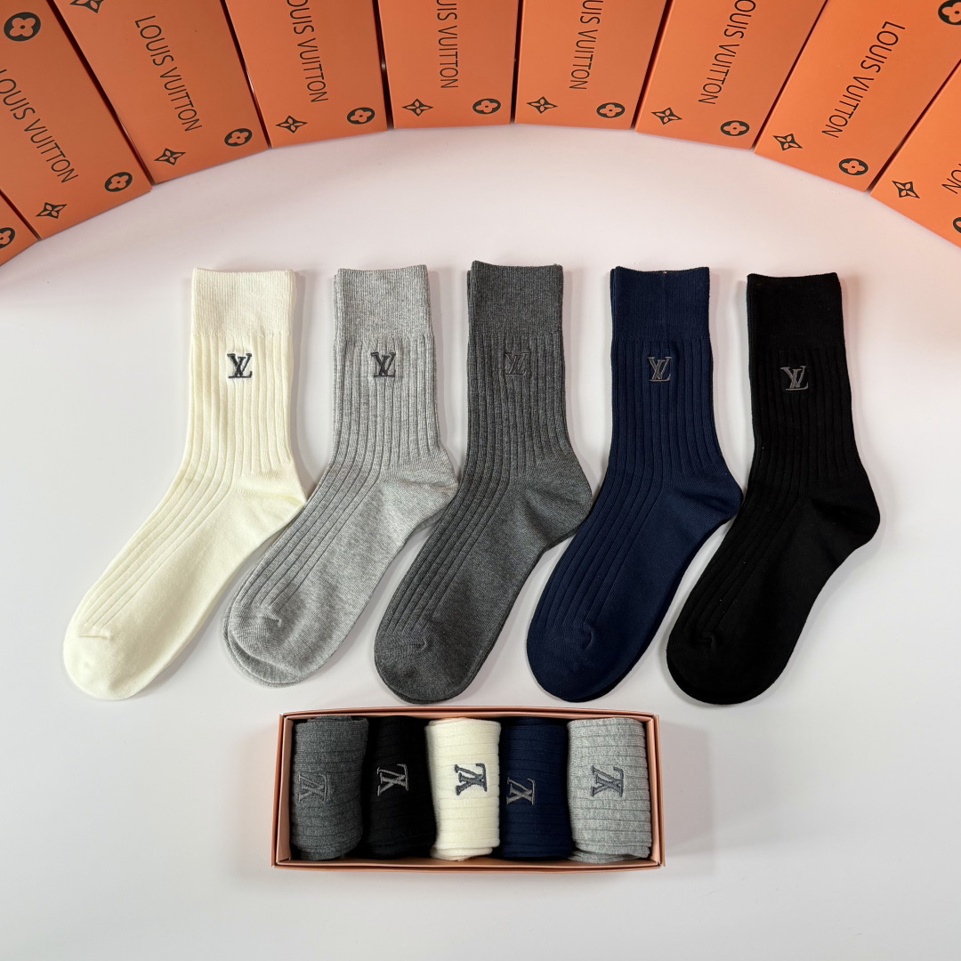 💛配专柜包装LV（路易威登）最新双针中长筒刺绣款堆堆袜袜子！一盒五双，专柜同步筒袜袜子，💛大牌出街，潮人
