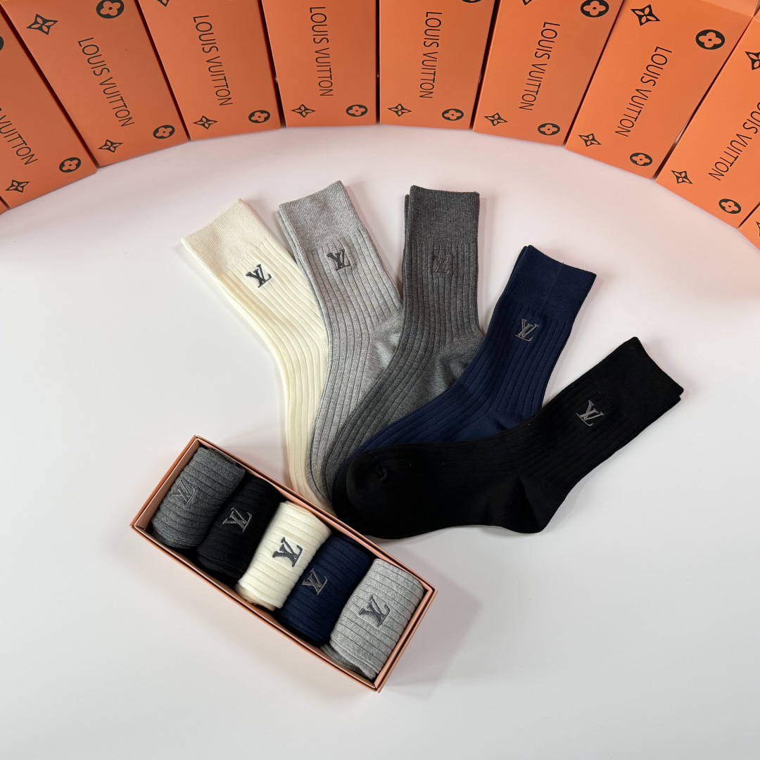 💛配专柜包装LV（路易威登）最新双针中长筒刺绣款堆堆袜袜子！一盒五双，专柜同步筒袜袜子，💛大牌出街，潮人