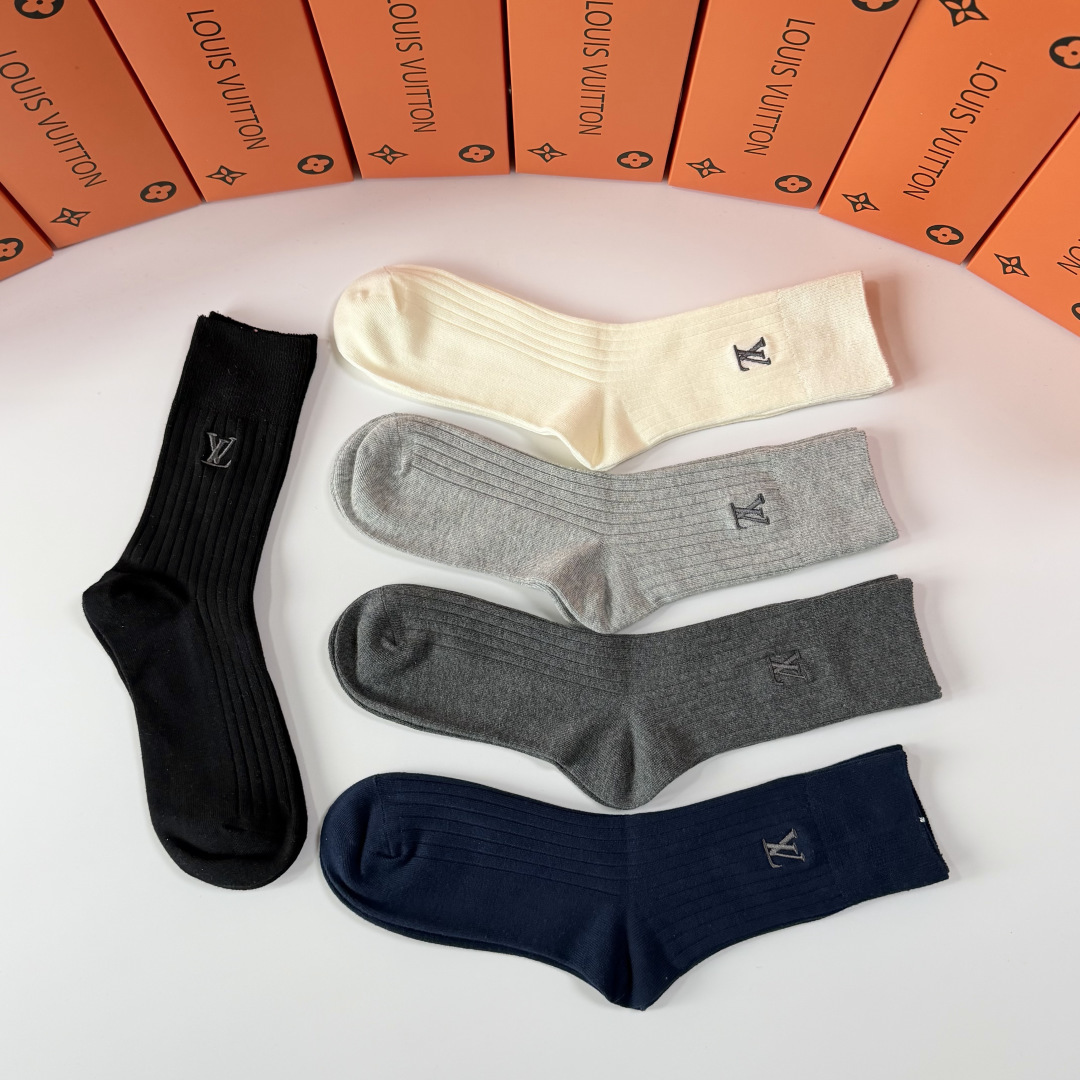 💛配专柜包装LV（路易威登）最新双针中长筒刺绣款堆堆袜袜子！一盒五双，专柜同步筒袜袜子，💛大牌出街，潮人