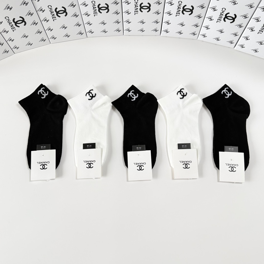 💛配包装Chanel（香奈儿）新款经典中短款堆堆袜袜子！一盒五双， 专柜同步筒袜袜子，💛大牌出街，潮人必