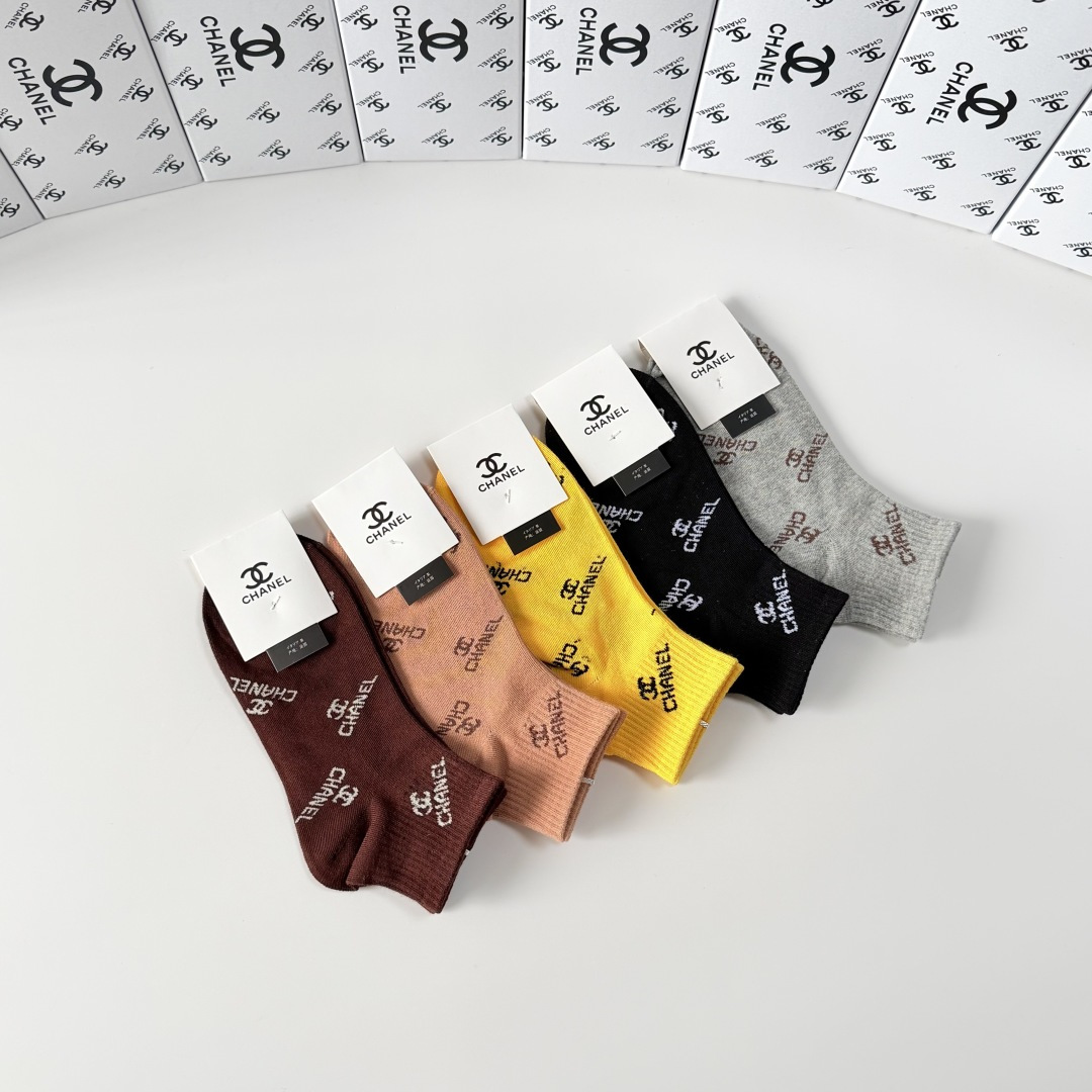 💛配包装Chanel（香奈儿）新款经典中短款堆堆袜袜子！一盒五双， 专柜同步筒袜袜子，💛大牌出街，潮人必
