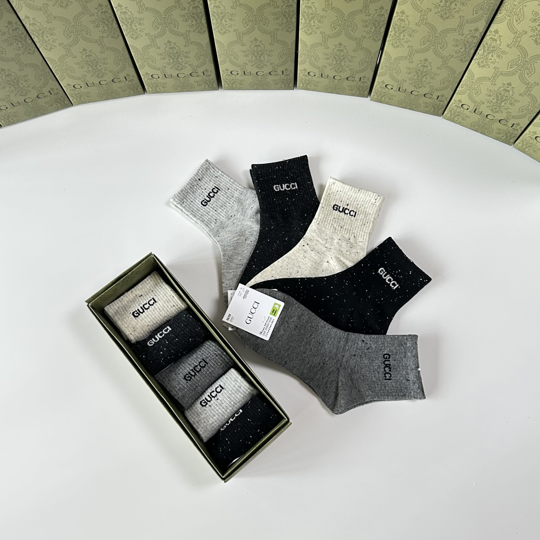 💛配包装Gucci（古驰）新款中长款堆堆袜袜子！一盒五双， 专柜同步筒款袜子，💛大牌出街，潮人必备🔥超好
