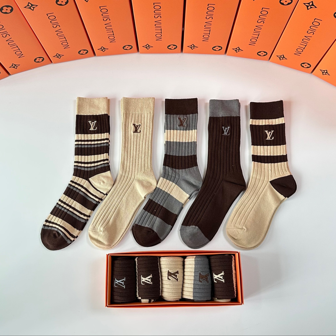 💛配专柜包装LV（路易威登）新款双针刺绣中长款堆堆袜袜子！一盒五双，专柜同步筒袜袜子，💛大牌出街，潮人必