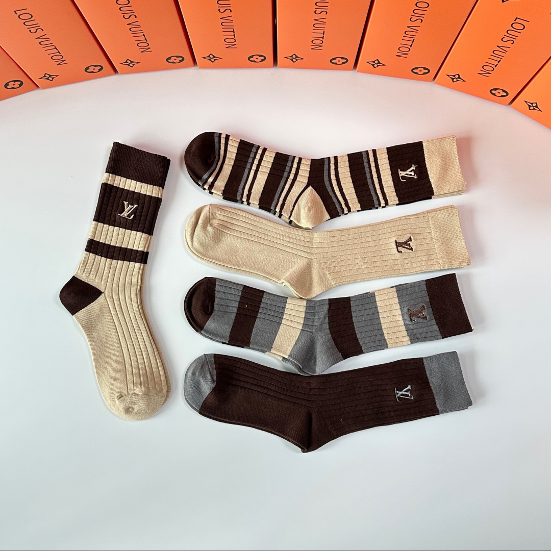 💛配专柜包装LV（路易威登）新款双针刺绣中长款堆堆袜袜子！一盒五双，专柜同步筒袜袜子，💛大牌出街，潮人必