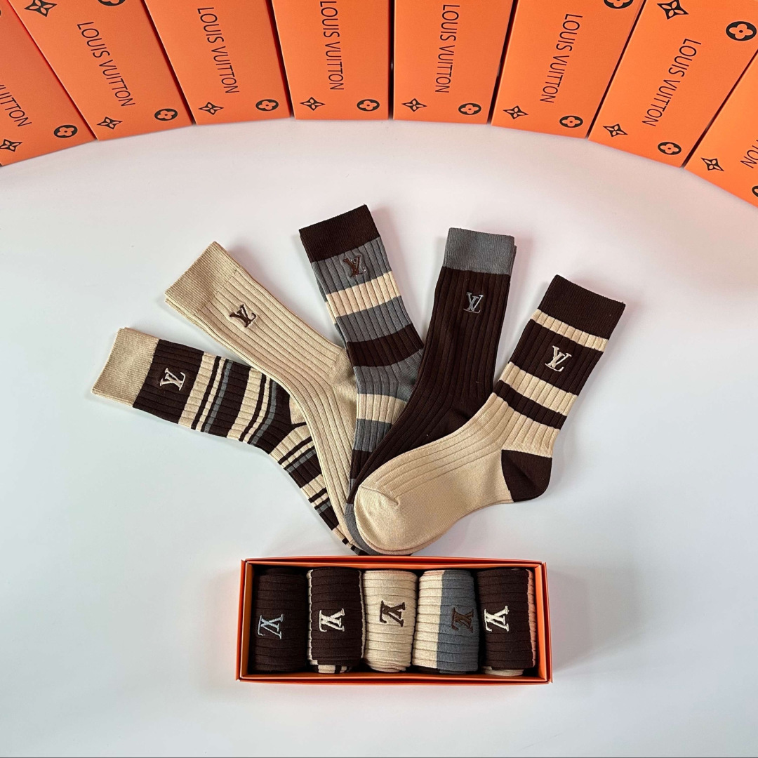 💛配专柜包装LV（路易威登）新款双针刺绣中长款堆堆袜袜子！一盒五双，专柜同步筒袜袜子，💛大牌出街，潮人必
