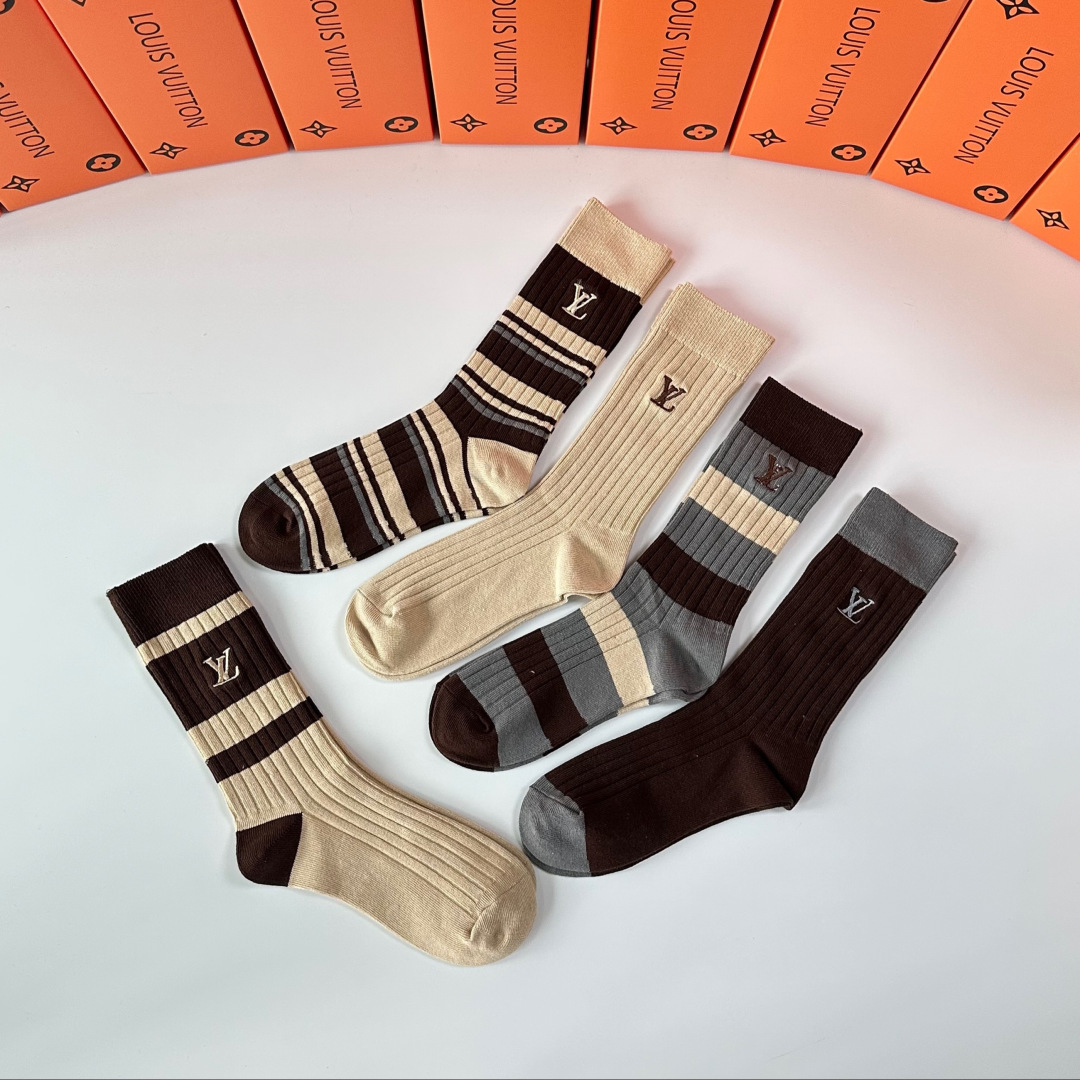 💛配专柜包装LV（路易威登）新款双针刺绣中长款堆堆袜袜子！一盒五双，专柜同步筒袜袜子，💛大牌出街，潮人必