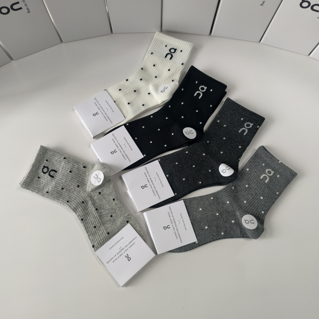 💛配包装On昂跑Cloudtilt 新款中长堆堆袜袜子！一盒五双， 专柜同步筒款袜子，💛大牌出街，潮人必