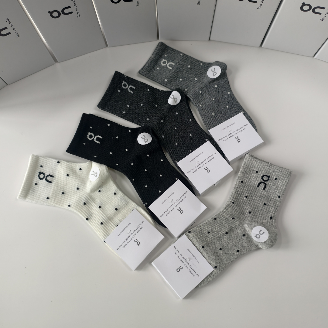 💛配包装On昂跑Cloudtilt 新款中长堆堆袜袜子！一盒五双， 专柜同步筒款袜子，💛大牌出街，潮人必