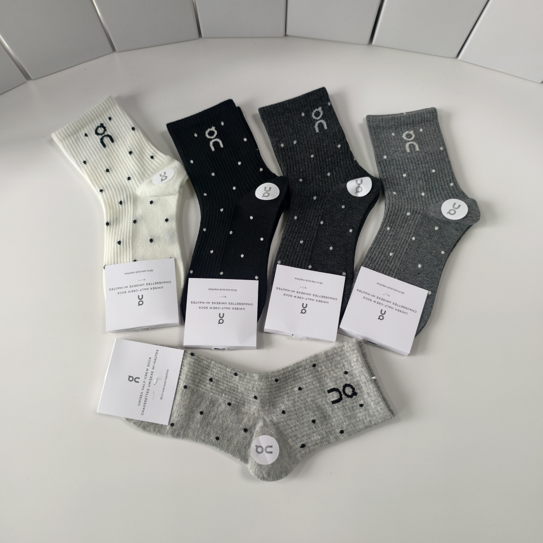 💛配包装On昂跑Cloudtilt 新款中长堆堆袜袜子！一盒五双， 专柜同步筒款袜子，💛大牌出街，潮人必