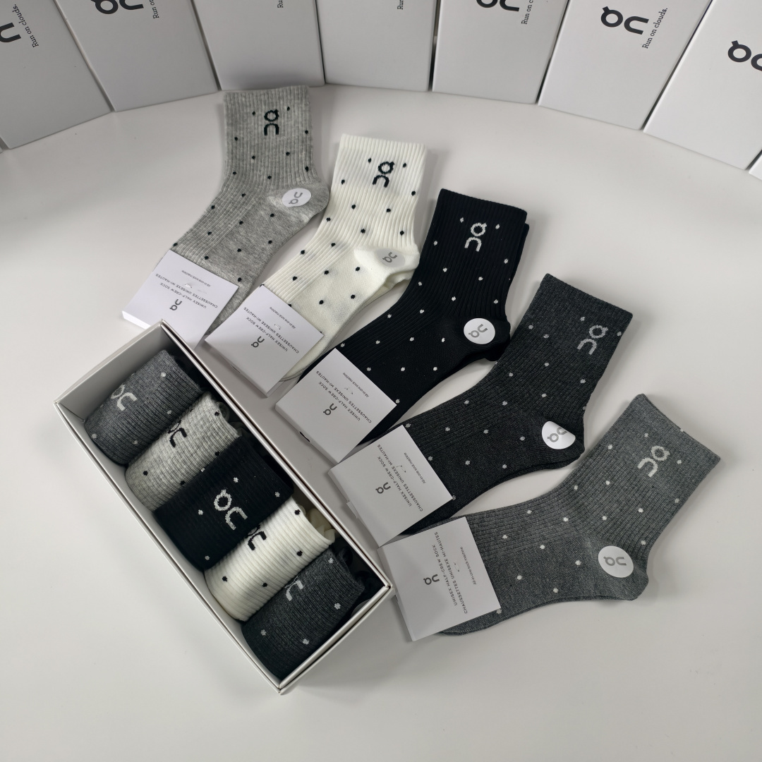 💛配包装On昂跑Cloudtilt 新款中长堆堆袜袜子！一盒五双， 专柜同步筒款袜子，💛大牌出街，潮人必