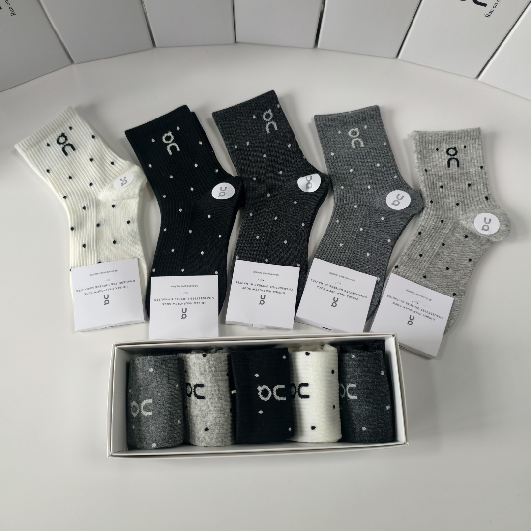 💛配包装On昂跑Cloudtilt 新款中长堆堆袜袜子！一盒五双， 专柜同步筒款袜子，💛大牌出街，潮人必