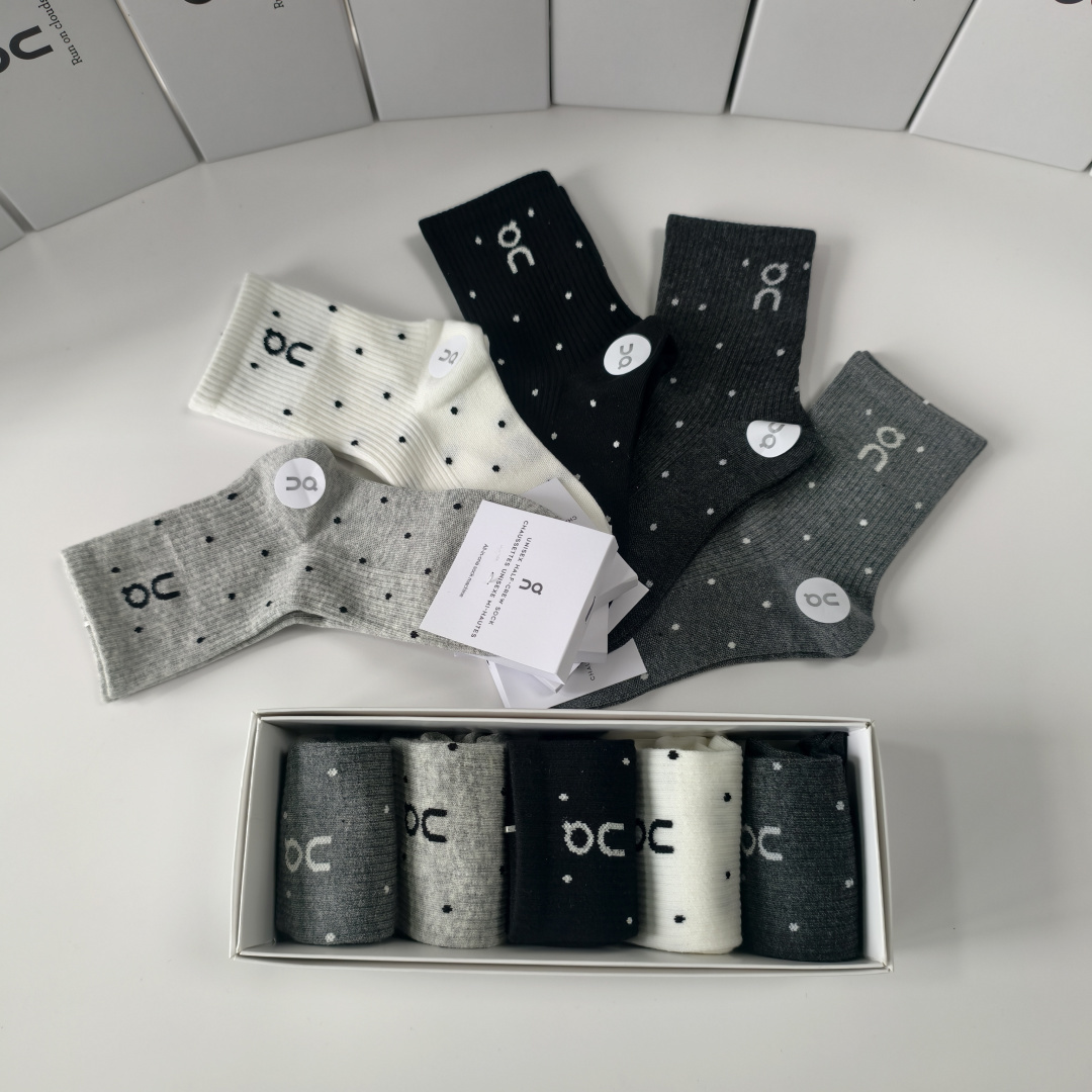 💛配包装On昂跑Cloudtilt 新款中长堆堆袜袜子！一盒五双， 专柜同步筒款袜子，💛大牌出街，潮人必