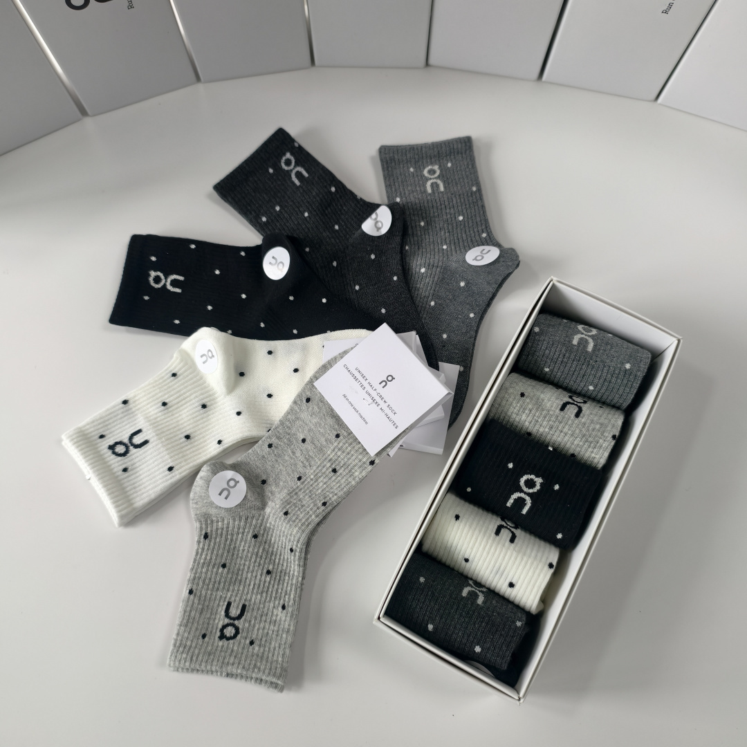 💛配包装On昂跑Cloudtilt 新款中长堆堆袜袜子！一盒五双， 专柜同步筒款袜子，💛大牌出街，潮人必