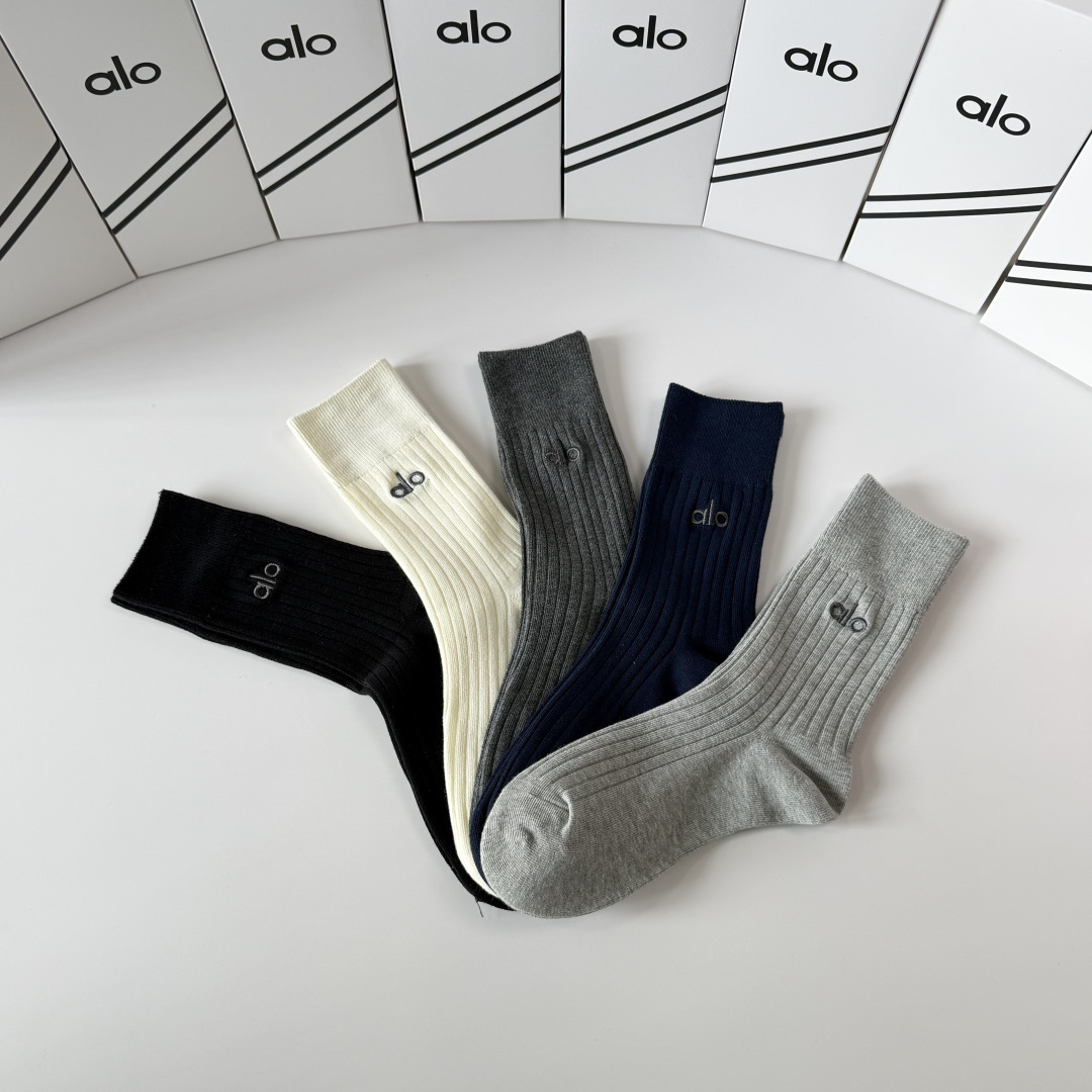 💛配包装ALO（阿洛）新款针织刺绣中长款堆堆袜袜子！一盒五双， 专柜同步筒款袜子，💛大牌出街，潮人必备🔥