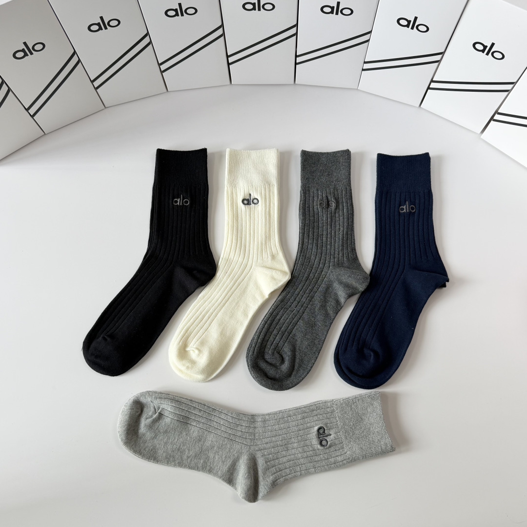 💛配包装ALO（阿洛）新款针织刺绣中长款堆堆袜袜子！一盒五双， 专柜同步筒款袜子，💛大牌出街，潮人必备🔥
