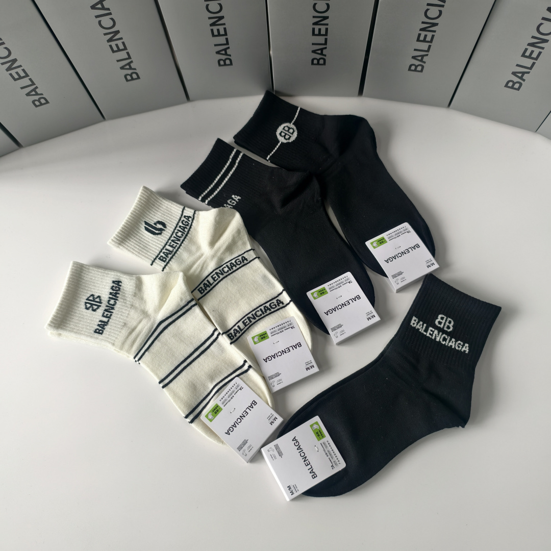 💛配专柜包装Balenciaga（巴黎世家）新款中长款堆堆袜袜子！一盒五双，专柜同步筒袜袜子，💛大牌出街