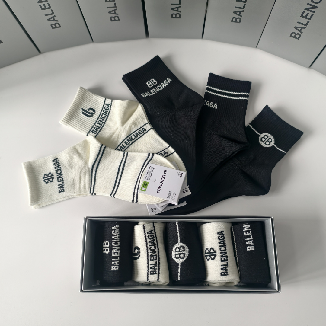 💛配专柜包装Balenciaga（巴黎世家）新款中长款堆堆袜袜子！一盒五双，专柜同步筒袜袜子，💛大牌出街