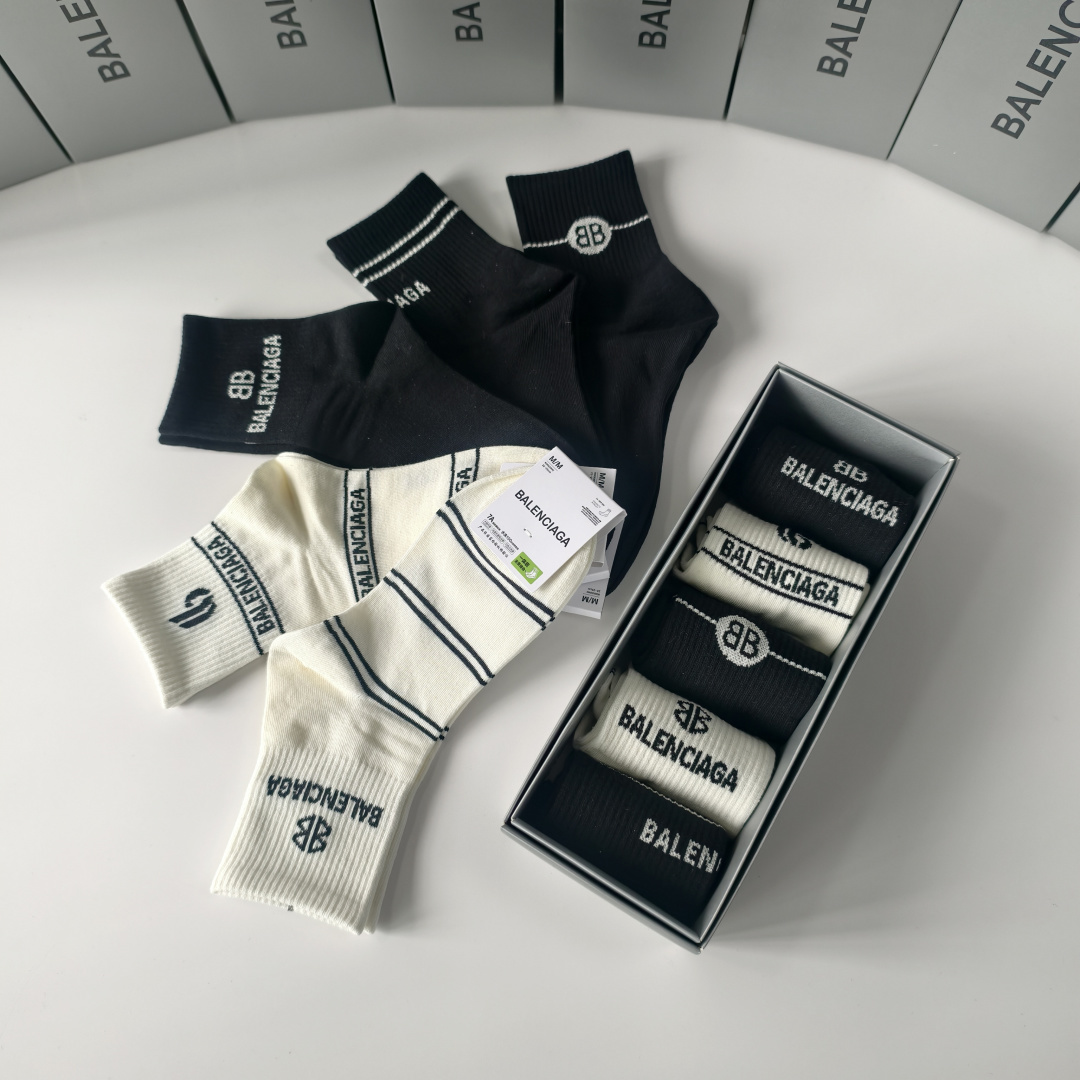 💛配专柜包装Balenciaga（巴黎世家）新款中长款堆堆袜袜子！一盒五双，专柜同步筒袜袜子，💛大牌出街