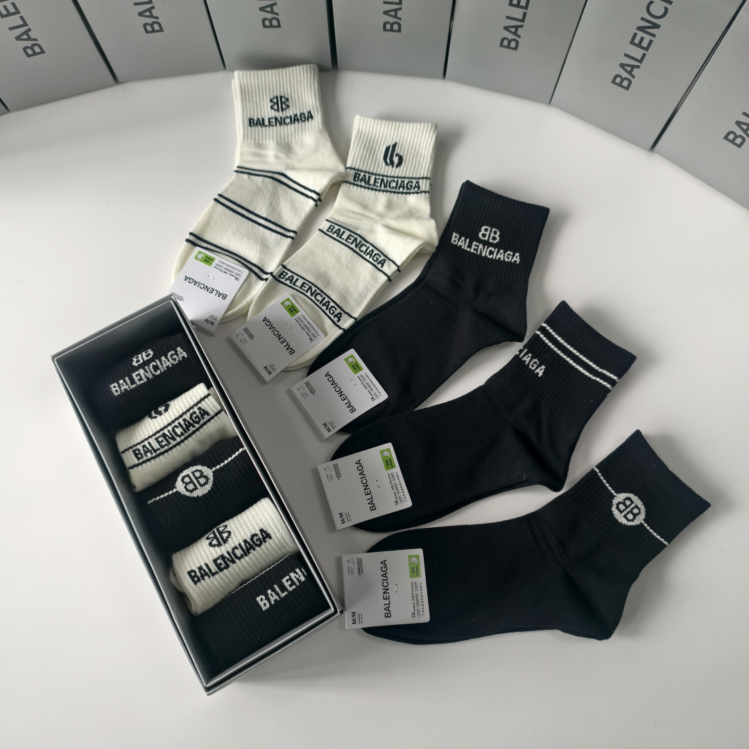 💛配专柜包装Balenciaga（巴黎世家）新款中长款堆堆袜袜子！一盒五双，专柜同步筒袜袜子，💛大牌出街
