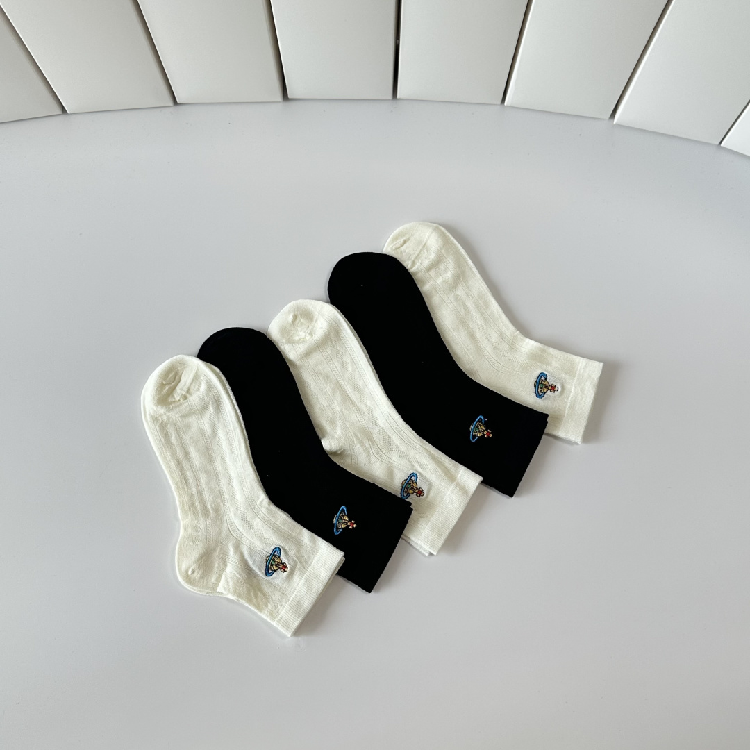 💛配包装西太后 新款刺绣经典中筒款堆堆袜袜子！一盒五双， 专柜同步筒袜袜子，💛大牌出街，潮人必备🔥超好搭