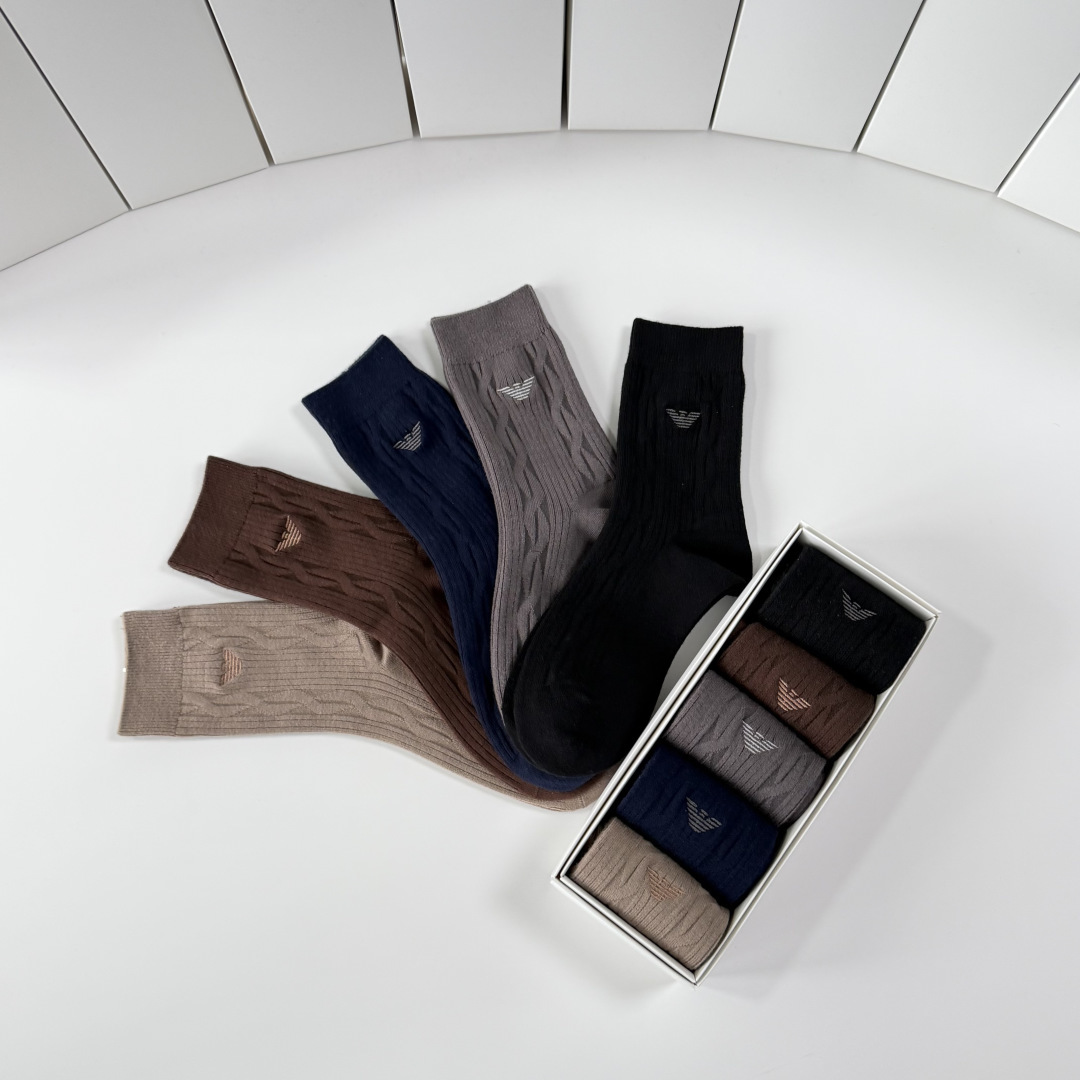 💛配专柜包装阿玛尼 新款羊绒刺绣中长款堆堆袜袜子！一盒五双，专柜同步筒袜袜子，💛大牌出街，潮人必备🔥超好