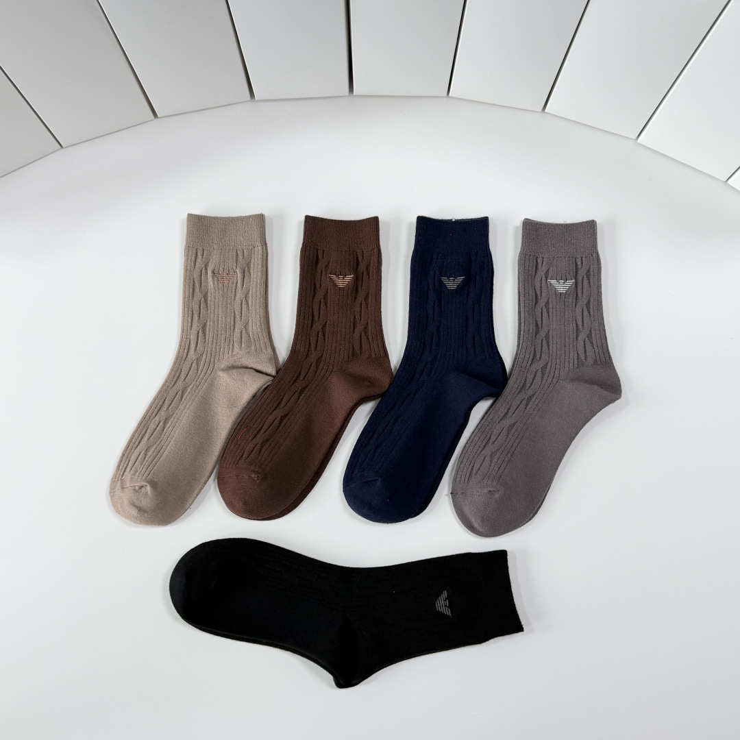 💛配专柜包装阿玛尼 新款羊绒刺绣中长款堆堆袜袜子！一盒五双，专柜同步筒袜袜子，💛大牌出街，潮人必备🔥超好