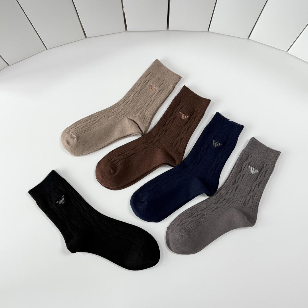 💛配专柜包装阿玛尼 新款羊绒刺绣中长款堆堆袜袜子！一盒五双，专柜同步筒袜袜子，💛大牌出街，潮人必备🔥超好