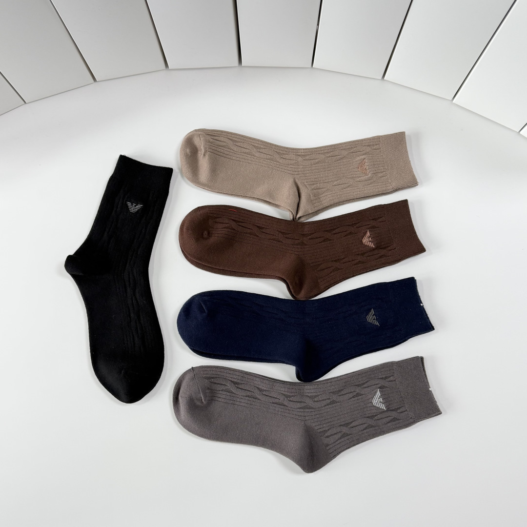 💛配专柜包装阿玛尼 新款羊绒刺绣中长款堆堆袜袜子！一盒五双，专柜同步筒袜袜子，💛大牌出街，潮人必备🔥超好