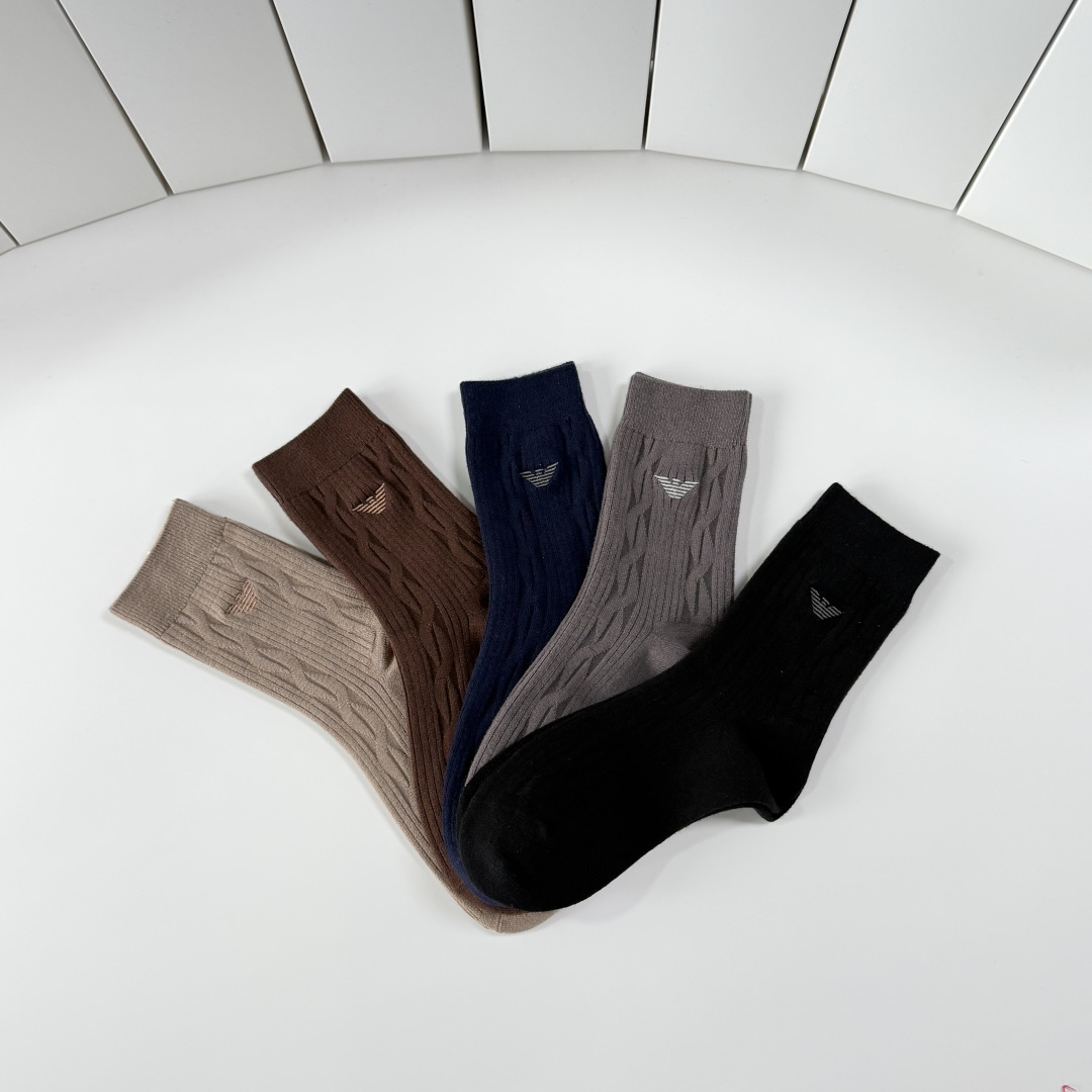 💛配专柜包装阿玛尼 新款羊绒刺绣中长款堆堆袜袜子！一盒五双，专柜同步筒袜袜子，💛大牌出街，潮人必备🔥超好