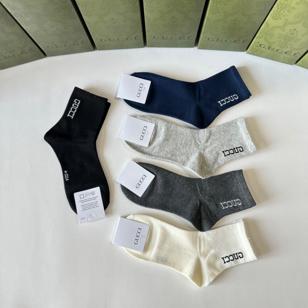 💛配包装Gucci（古驰）新款经典中长袜堆堆袜袜子！一盒五双， 专柜同步筒款袜子，💛大牌出街，潮人必备🔥