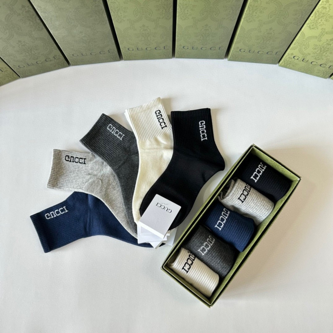 💛配包装Gucci（古驰）新款经典中长袜堆堆袜袜子！一盒五双， 专柜同步筒款袜子，💛大牌出街，潮人必备🔥
