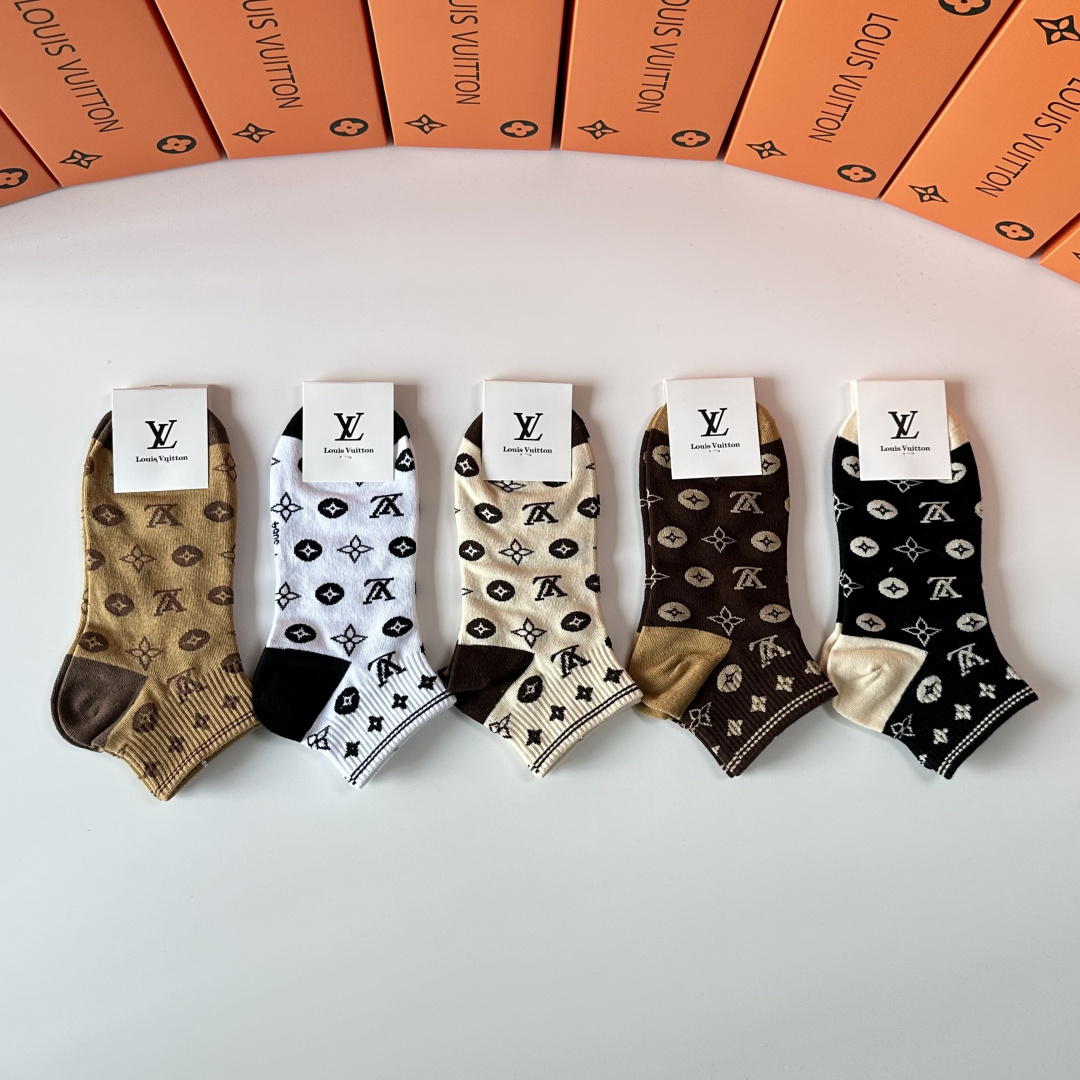 💛配包装LV（路易威登）新款经典中短款堆堆袜袜子！一盒五双， 专柜同步筒袜袜子，💛大牌出街，潮人必备🔥超