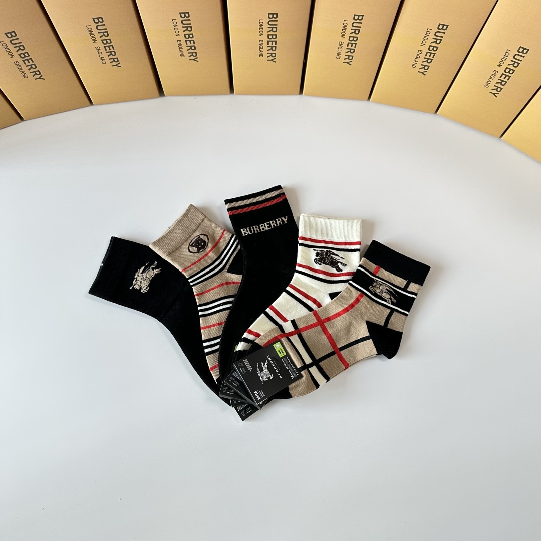 💛配专柜包装Burberry （巴宝莉）新款中长款堆堆袜袜子！一盒五双，专柜同步筒袜袜子，💛大牌出街，潮