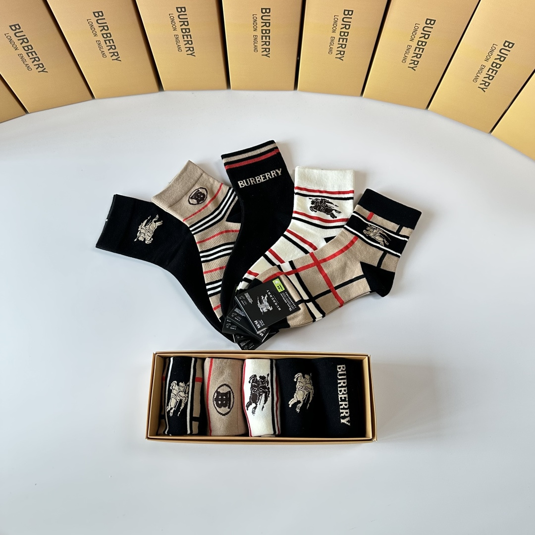💛配专柜包装Burberry （巴宝莉）新款中长款堆堆袜袜子！一盒五双，专柜同步筒袜袜子，💛大牌出街，潮
