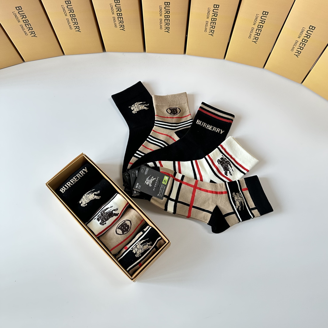 💛配专柜包装Burberry （巴宝莉）新款中长款堆堆袜袜子！一盒五双，专柜同步筒袜袜子，💛大牌出街，潮