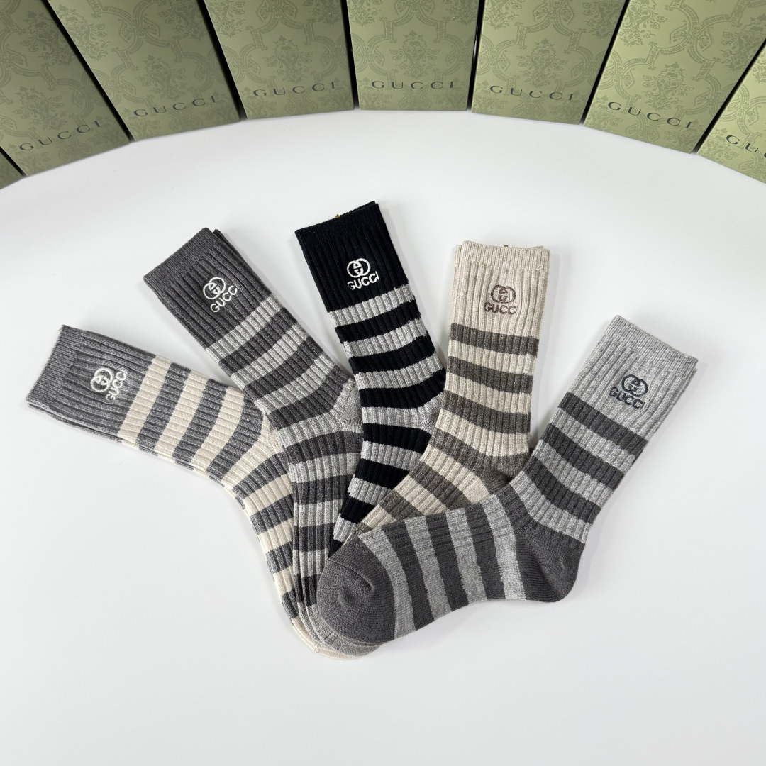 💛配专柜包装Gucci（古驰）新款羊绒刺绣中长款堆堆袜袜子！一盒五双，专柜同步筒袜袜子，💛大牌出街，潮人