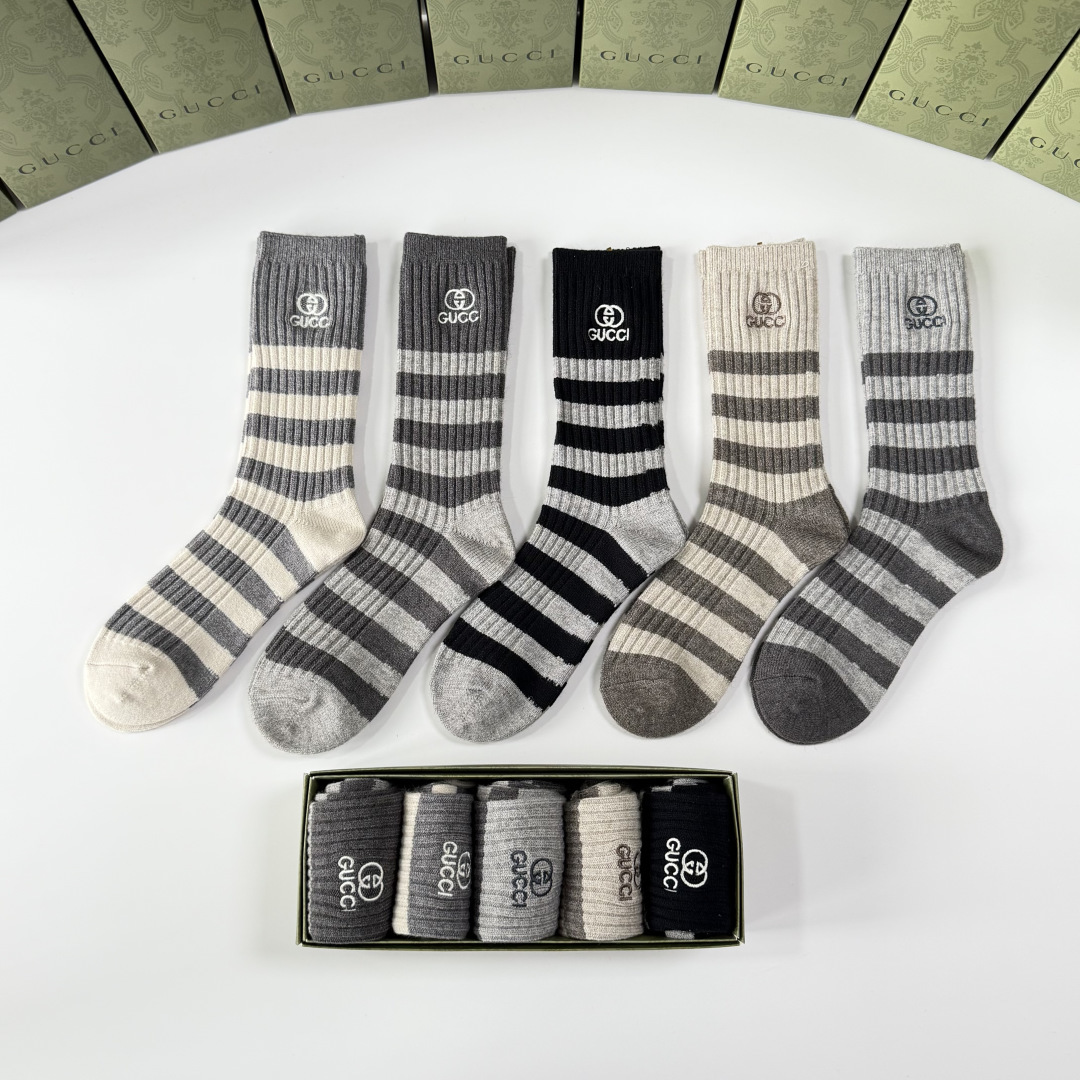 💛配专柜包装Gucci（古驰）新款羊绒刺绣中长款堆堆袜袜子！一盒五双，专柜同步筒袜袜子，💛大牌出街，潮人