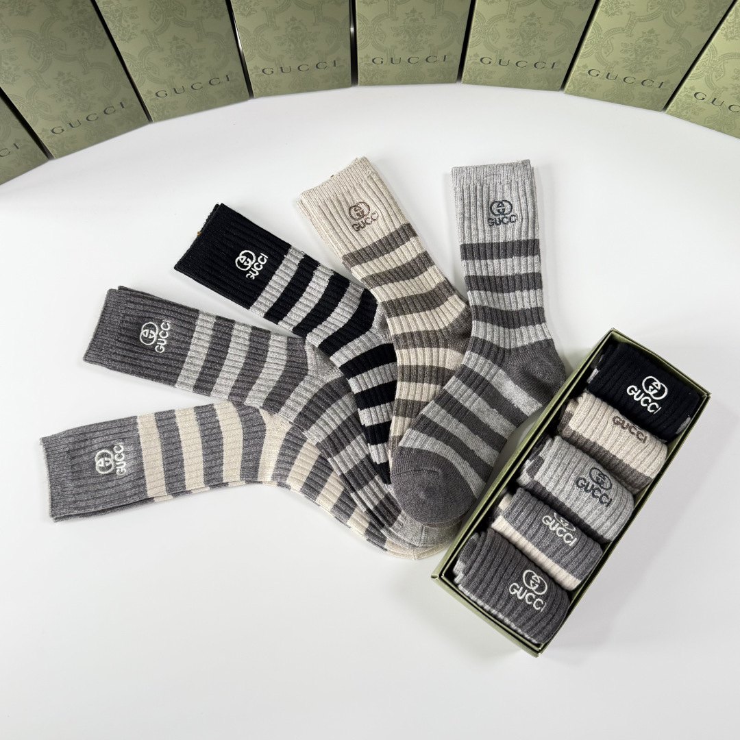 💛配专柜包装Gucci（古驰）新款羊绒刺绣中长款堆堆袜袜子！一盒五双，专柜同步筒袜袜子，💛大牌出街，潮人