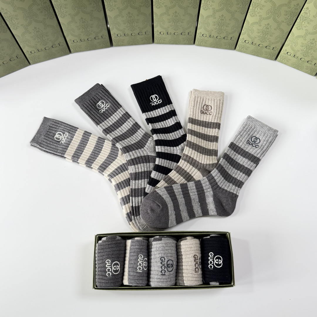 💛配专柜包装Gucci（古驰）新款羊绒刺绣中长款堆堆袜袜子！一盒五双，专柜同步筒袜袜子，💛大牌出街，潮人