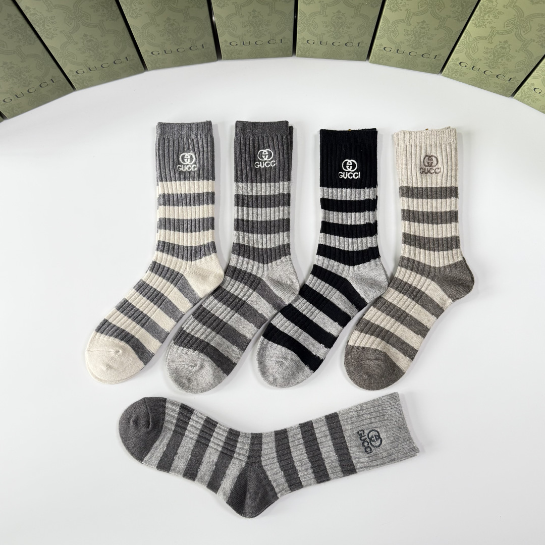 💛配专柜包装Gucci（古驰）新款羊绒刺绣中长款堆堆袜袜子！一盒五双，专柜同步筒袜袜子，💛大牌出街，潮人