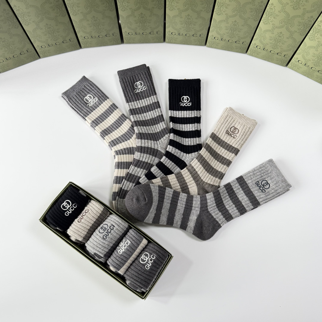 💛配专柜包装Gucci（古驰）新款羊绒刺绣中长款堆堆袜袜子！一盒五双，专柜同步筒袜袜子，💛大牌出街，潮人