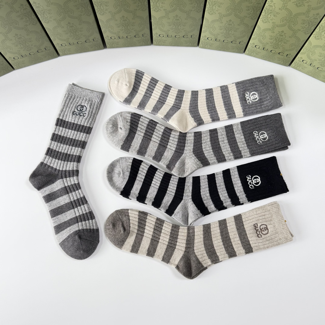 💛配专柜包装Gucci（古驰）新款羊绒刺绣中长款堆堆袜袜子！一盒五双，专柜同步筒袜袜子，💛大牌出街，潮人
