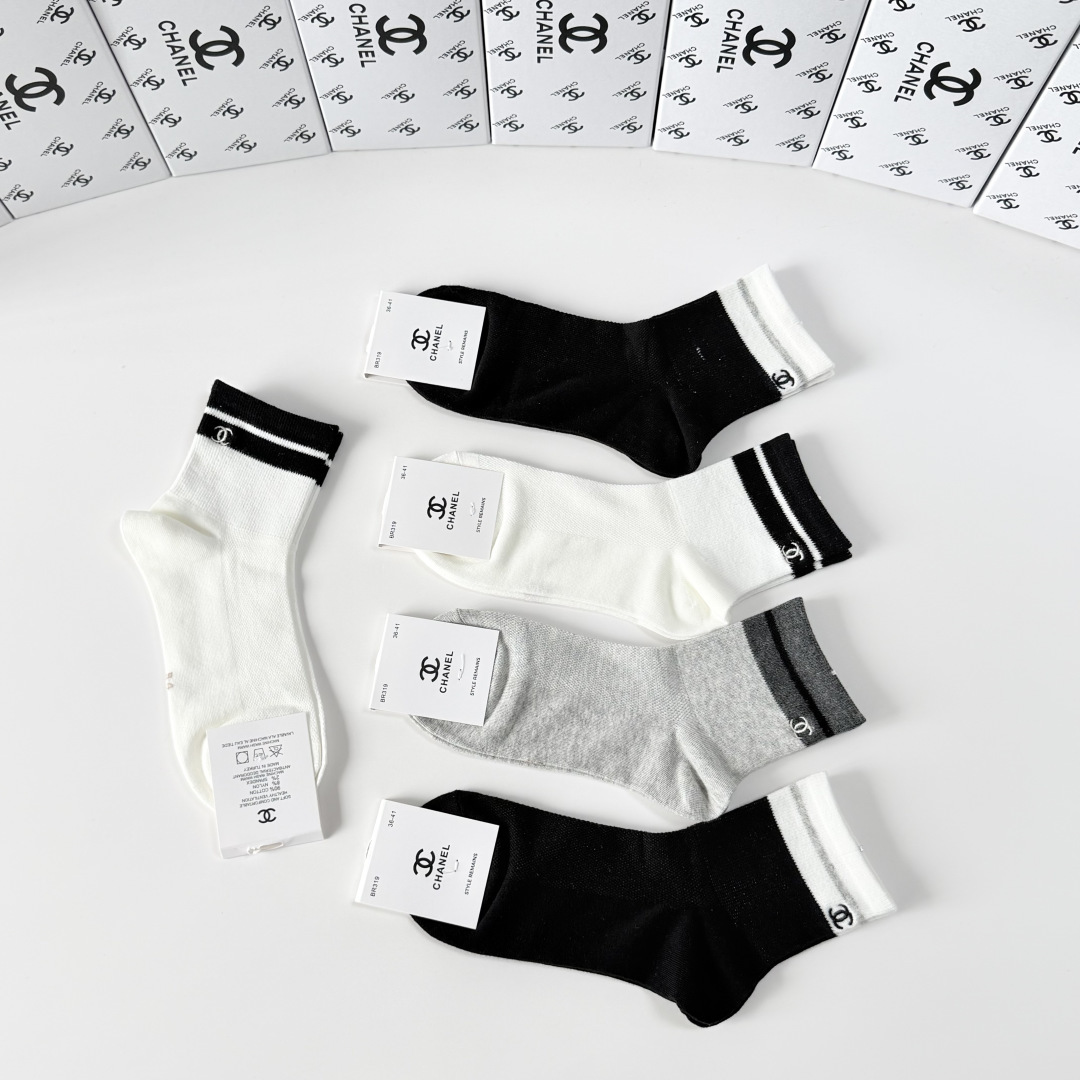 💛配专柜包装Chanel（香奈儿）新款刺绣中长款堆堆袜袜子！一盒五双，专柜同步筒袜袜子，💛大牌出街，潮人