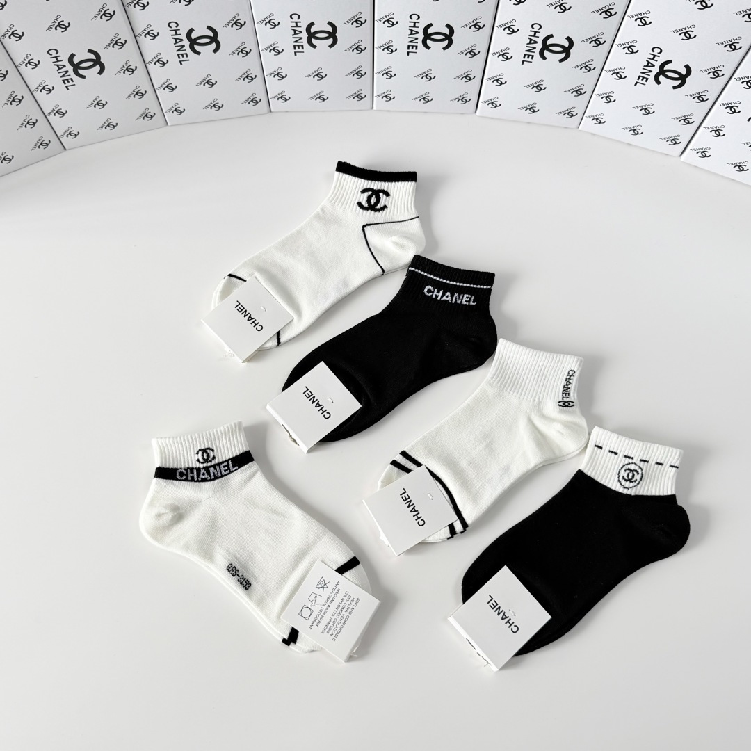 💛配包装Chanel（香奈儿）新款经典中短款堆堆袜袜子！一盒五双， 专柜同步筒袜袜子，💛大牌出街，潮人必
