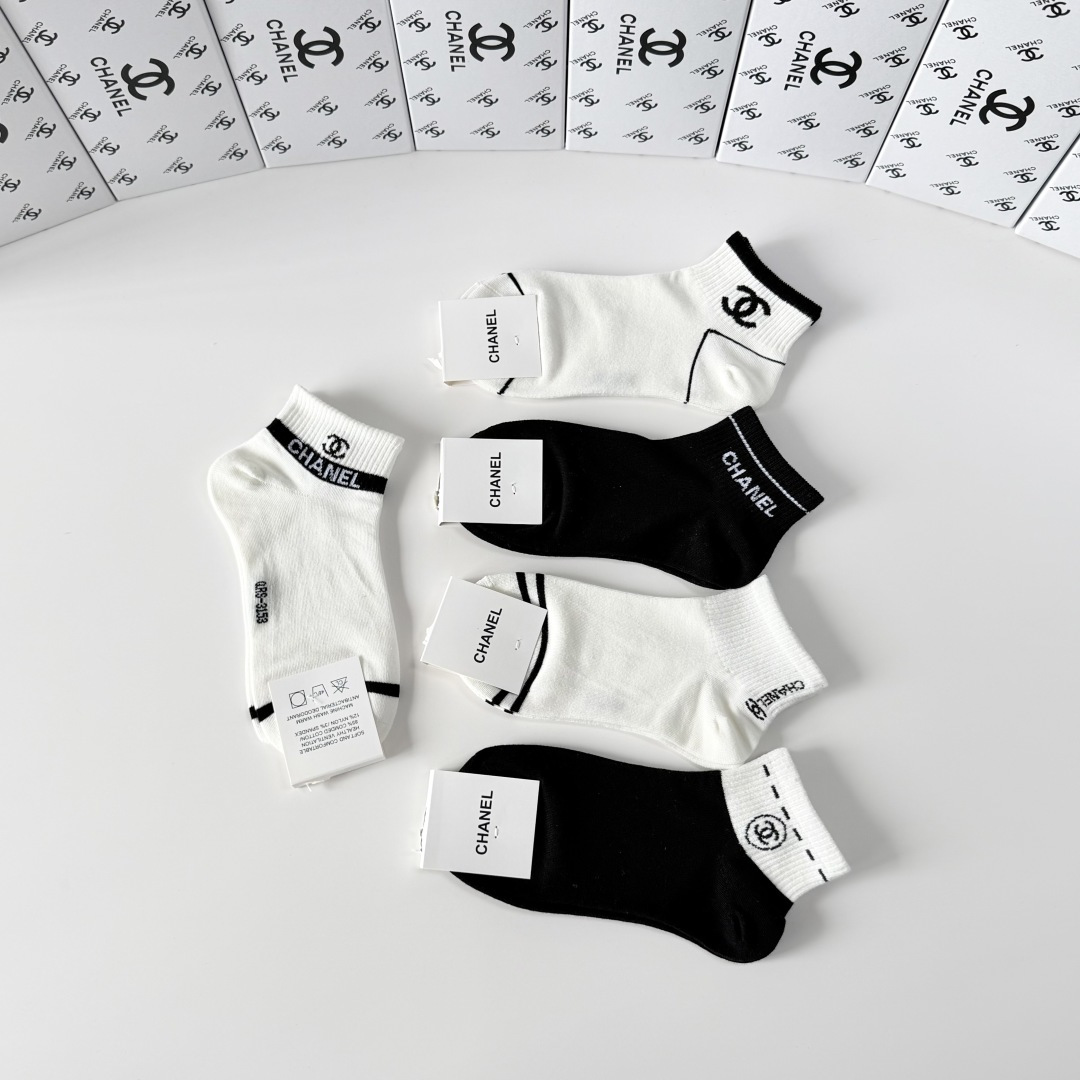 💛配包装Chanel（香奈儿）新款经典中短款堆堆袜袜子！一盒五双， 专柜同步筒袜袜子，💛大牌出街，潮人必