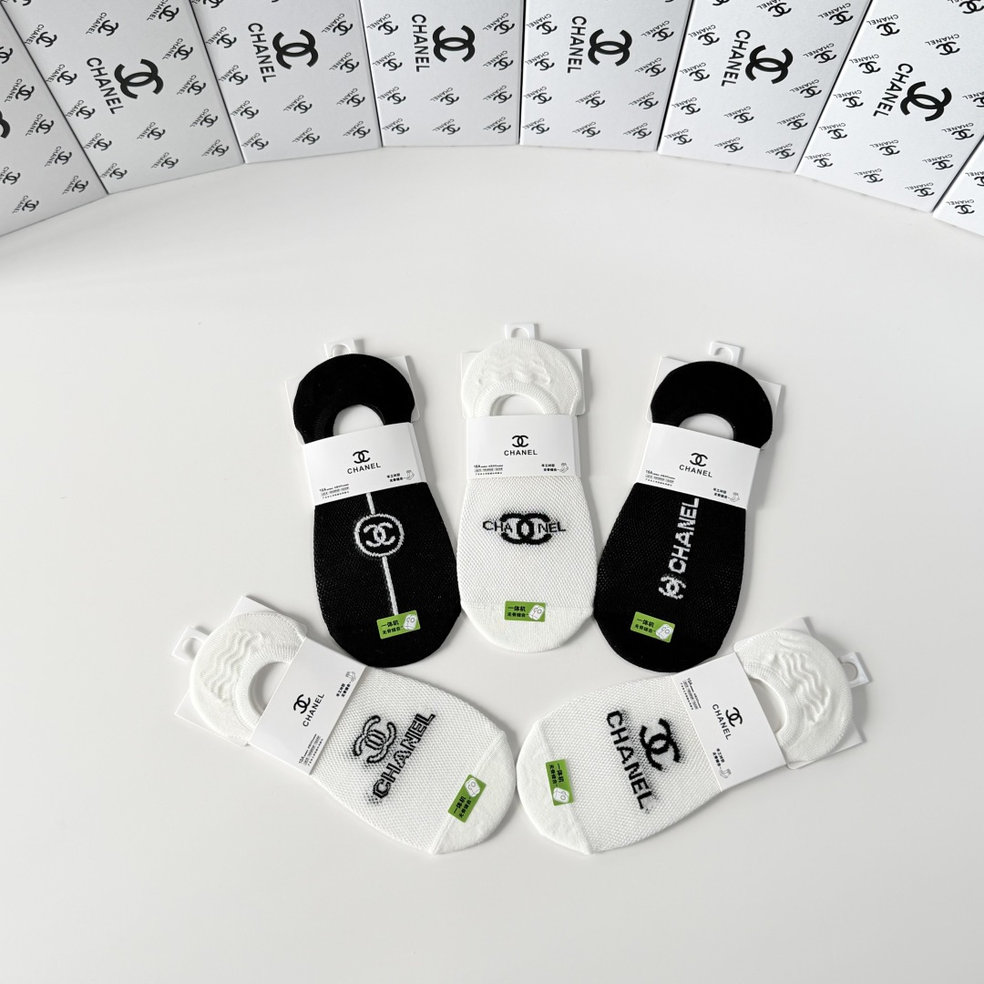 💛配包装Chanel（香奈儿）新款经典船袜堆堆袜袜子！一盒五双， 专柜同步筒袜袜子，💛大牌出街，潮人必备