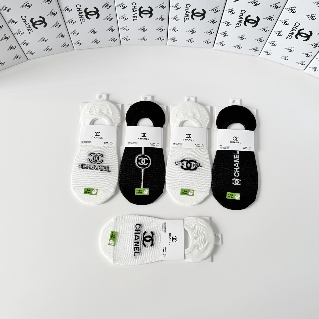 💛配包装Chanel（香奈儿）新款经典船袜堆堆袜袜子！一盒五双， 专柜同步筒袜袜子，💛大牌出街，潮人必备
