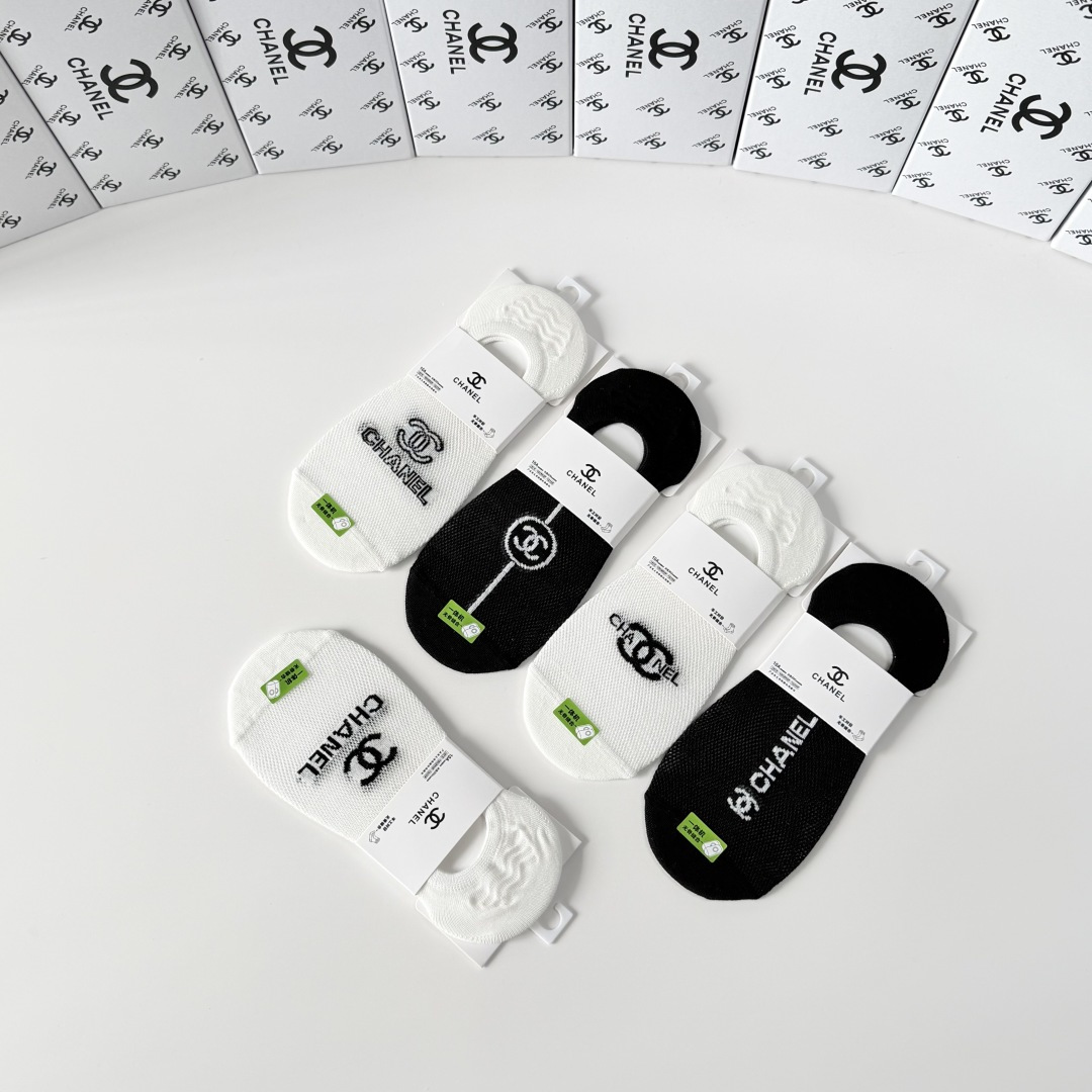 💛配包装Chanel（香奈儿）新款经典船袜堆堆袜袜子！一盒五双， 专柜同步筒袜袜子，💛大牌出街，潮人必备