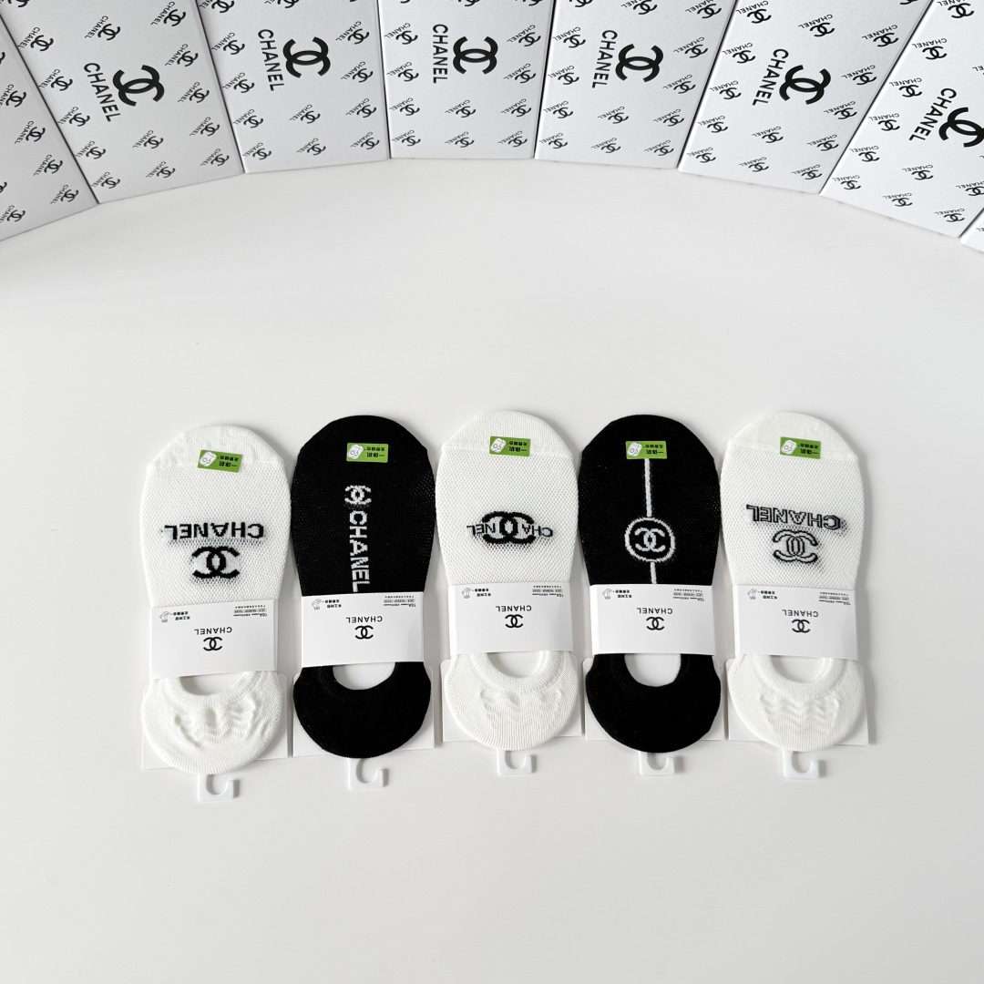 💛配包装Chanel（香奈儿）新款经典船袜堆堆袜袜子！一盒五双， 专柜同步筒袜袜子，💛大牌出街，潮人必备