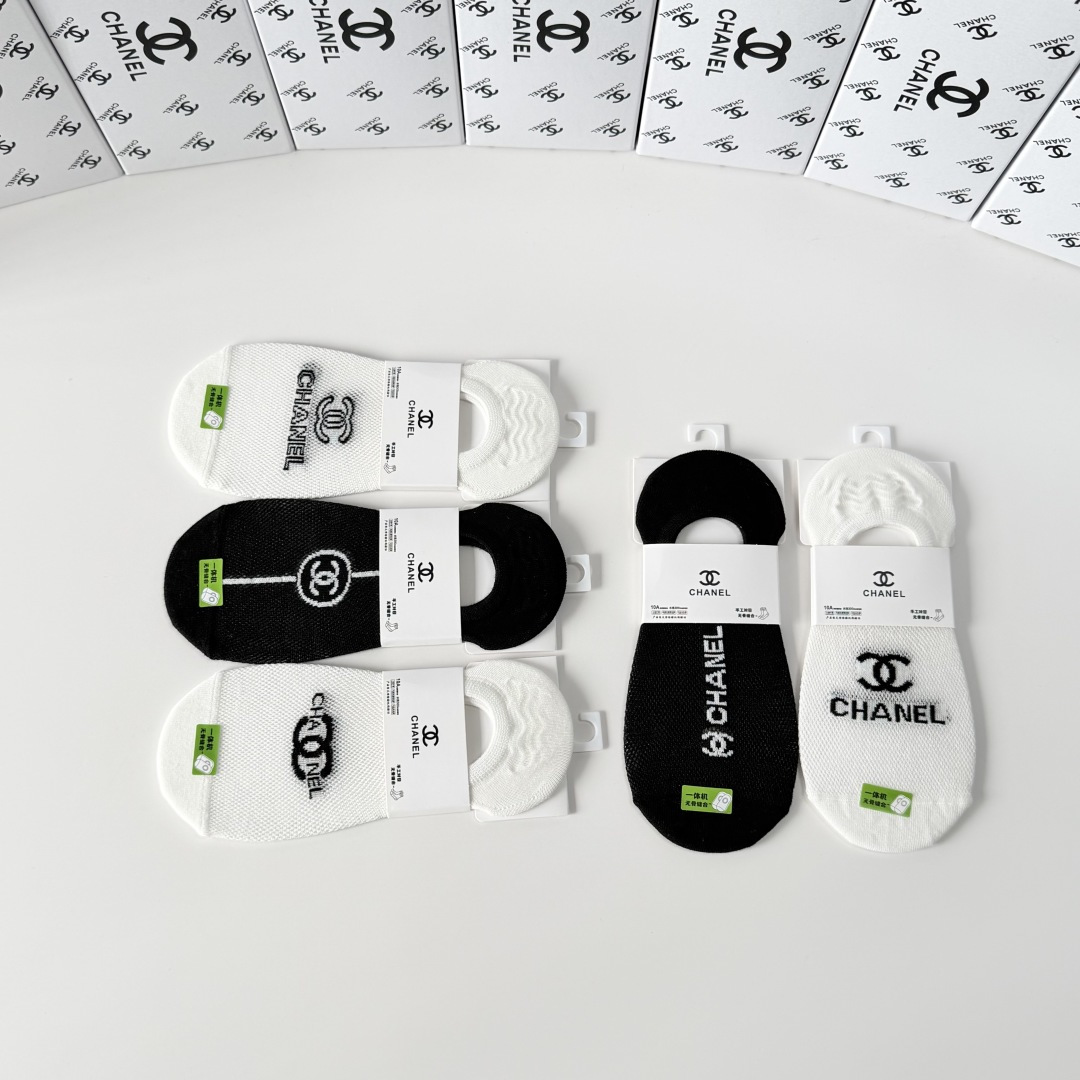 💛配包装Chanel（香奈儿）新款经典船袜堆堆袜袜子！一盒五双， 专柜同步筒袜袜子，💛大牌出街，潮人必备